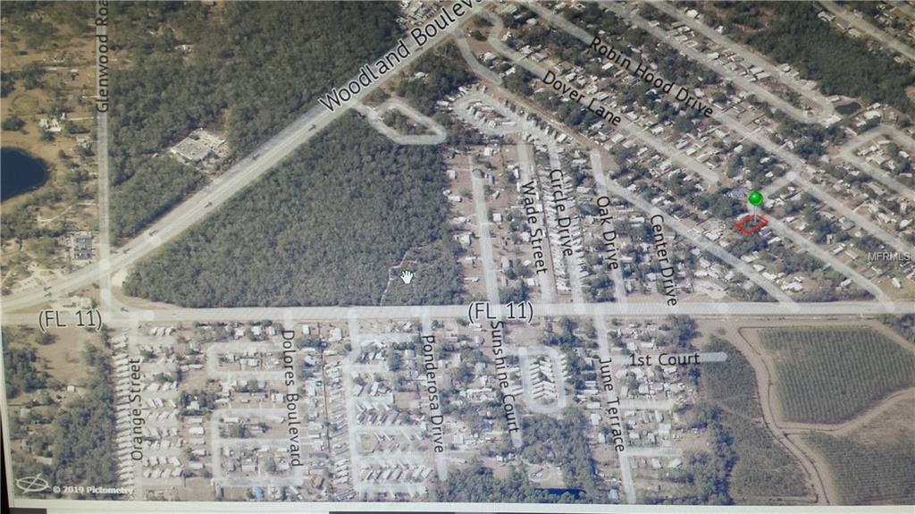 Aerial view of a neighborhood in Florida.