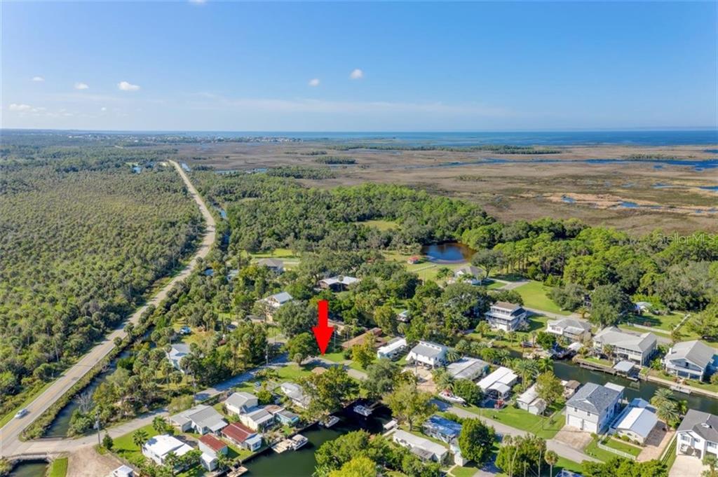 Aerial view of waterfront homes in Florida.