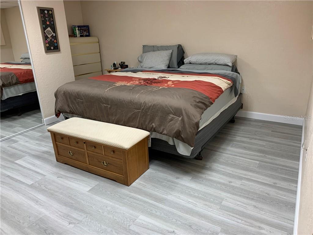 Bedroom with a bed and storage bench.