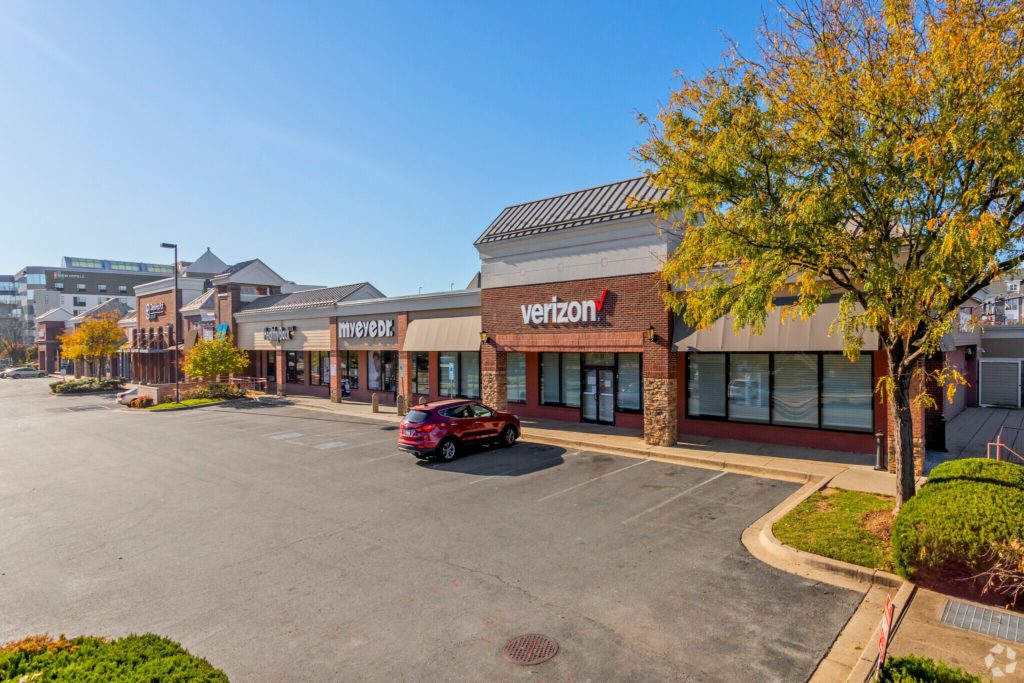 Shopping center with Verizon and Moe's Southwest Grill.